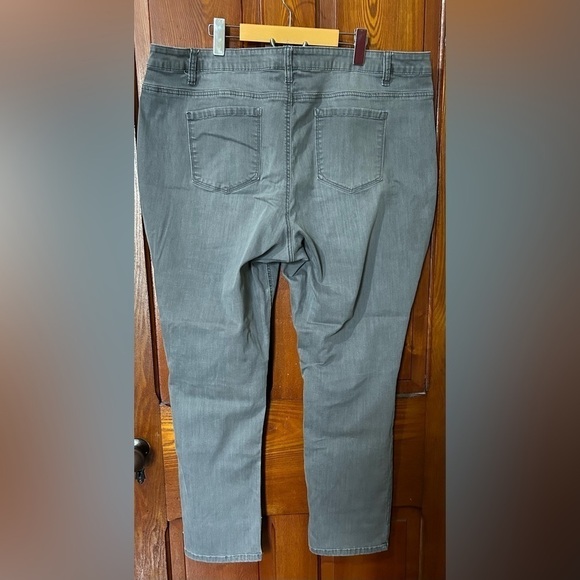 22 - Santana Bootleg Jeans - Picture 4 of 5